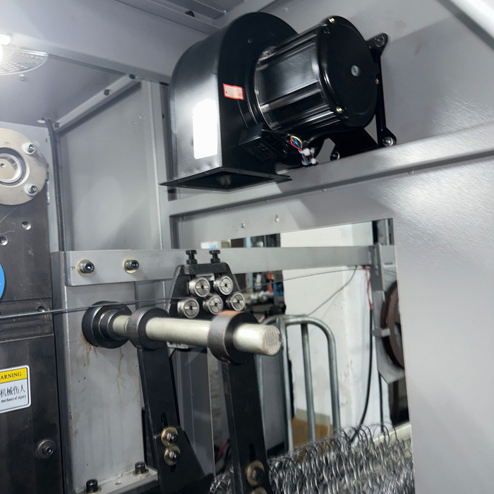 Equipaggiamento per la produzione di materassi a molla da 75-95 mm per fili di diametro da 1,8-2,4 mm