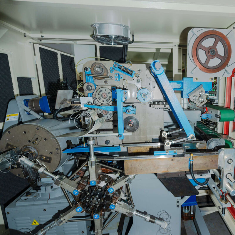 Capacità 60-90 fogli 8 ore Linea di produzione di materassi Potenza totale Circa 35 KVA Equipaggiamento di fabbricazione di materassi ad alta potenza